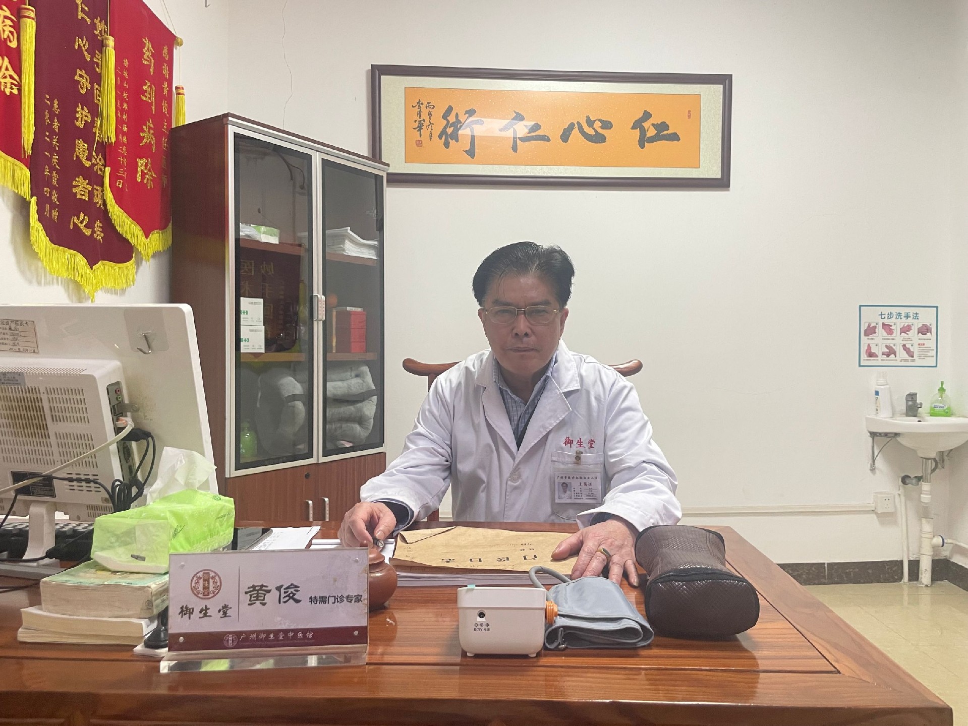广州肿瘤权威医师黄俊:肺癌治疗好后还会复发?什么治疗方法更有优势?