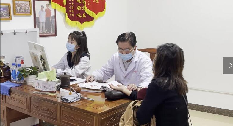 广州肿瘤权威医师黄俊:肺癌治疗好后还会复发?什么治疗方法更有优势?